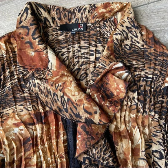 Laura Leopard Print Raffle  Blouse - Picture 6 of 16